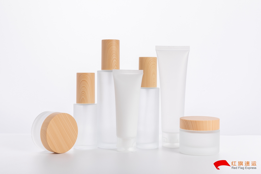 16392189161116.jpg 攝圖網(wǎng)_501396592_護(hù)膚品分裝化妝品套裝白底(企業(yè)商用)_副本.jpg