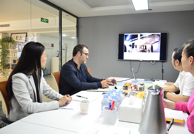 6新聞-15西班牙創(chuàng)始人親赴李華清設(shè)計_03-03